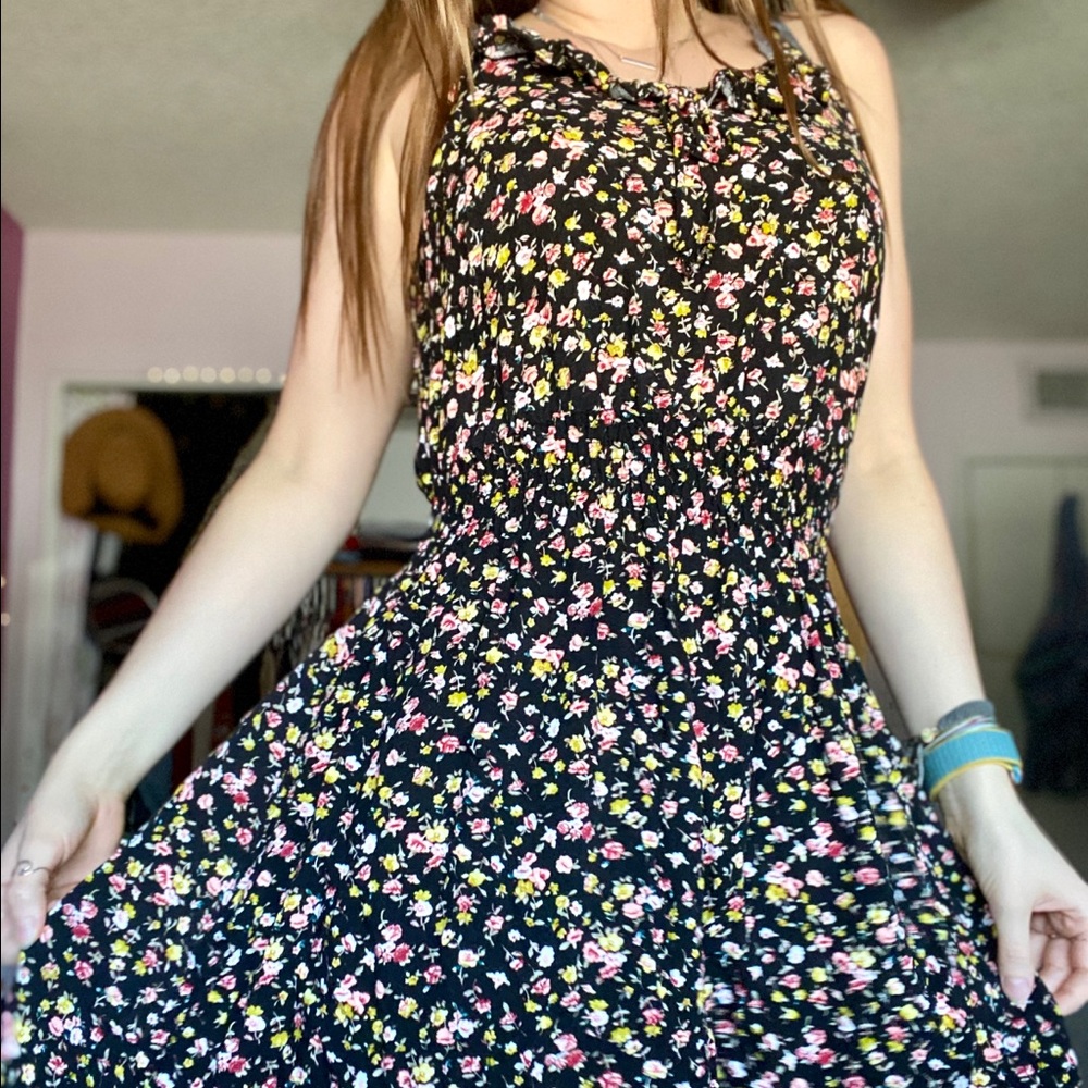 ✨FLOWER DRESS✨ - Picture 2 of 4